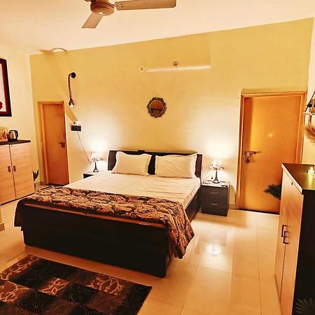 The Yellow House - Couple'S Getaway In Gomti Nagar- 1 Bhk Лакхнау Экстерьер фото