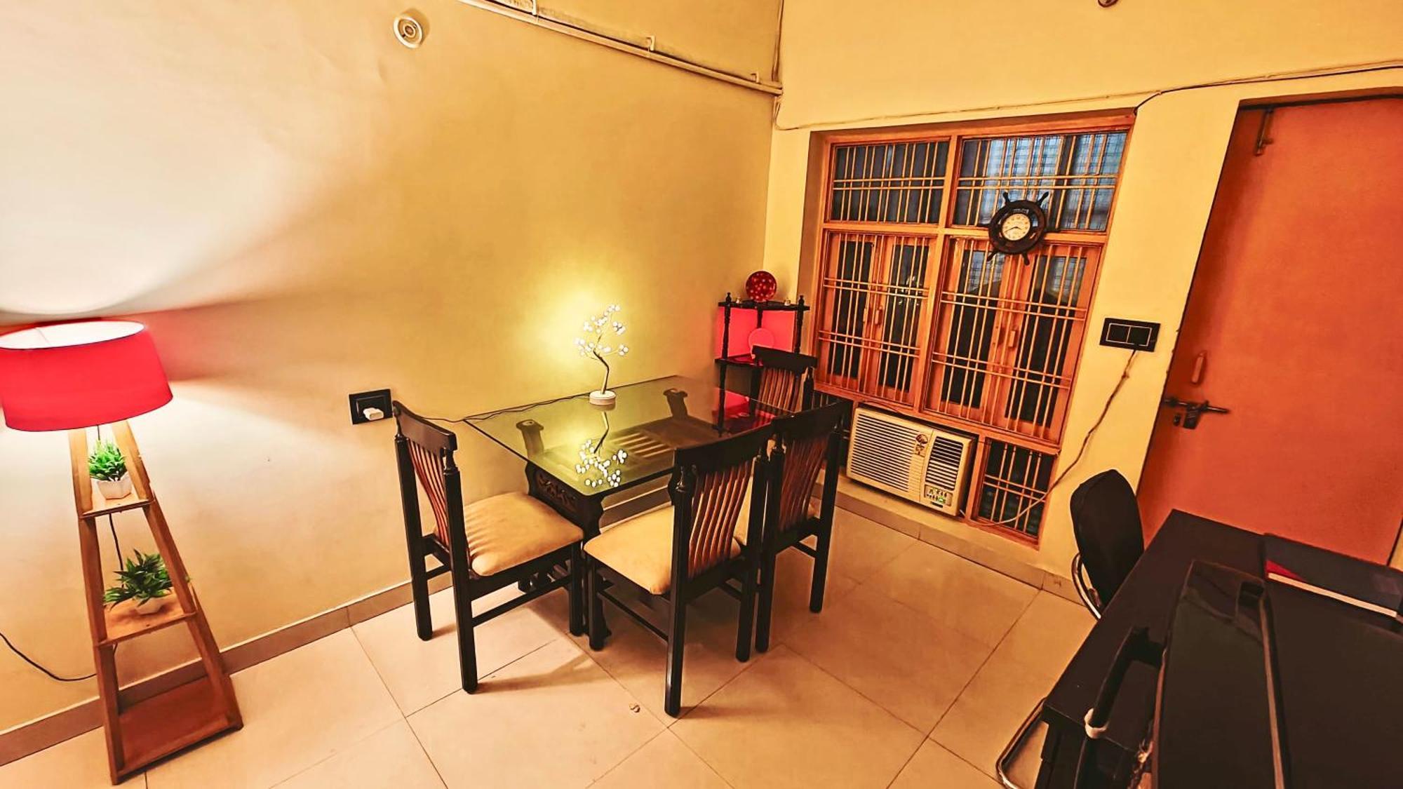The Yellow House - Couple'S Getaway In Gomti Nagar- 1 Bhk Лакхнау Экстерьер фото