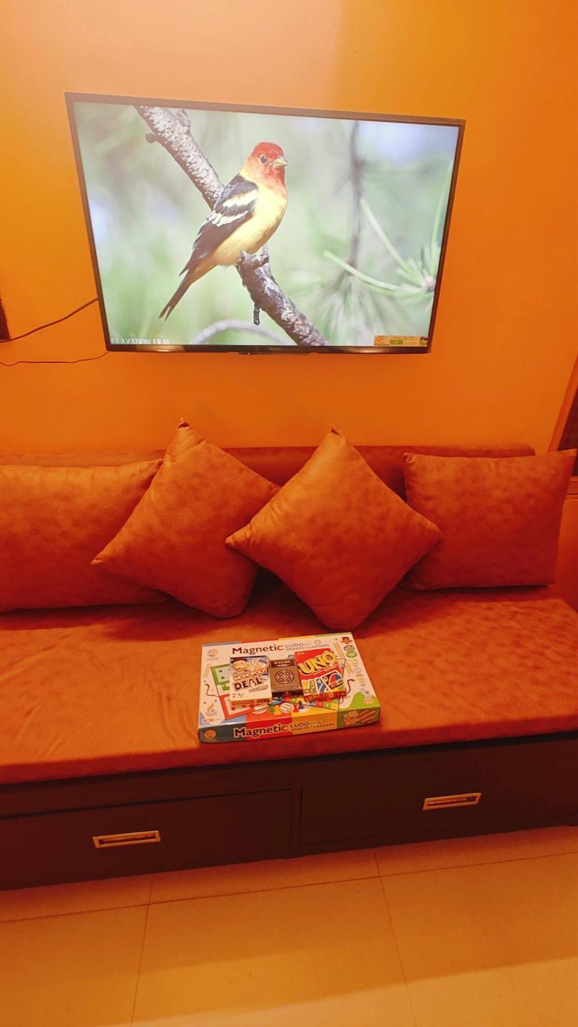 The Yellow House - Couple'S Getaway In Gomti Nagar- 1 Bhk Лакхнау Экстерьер фото