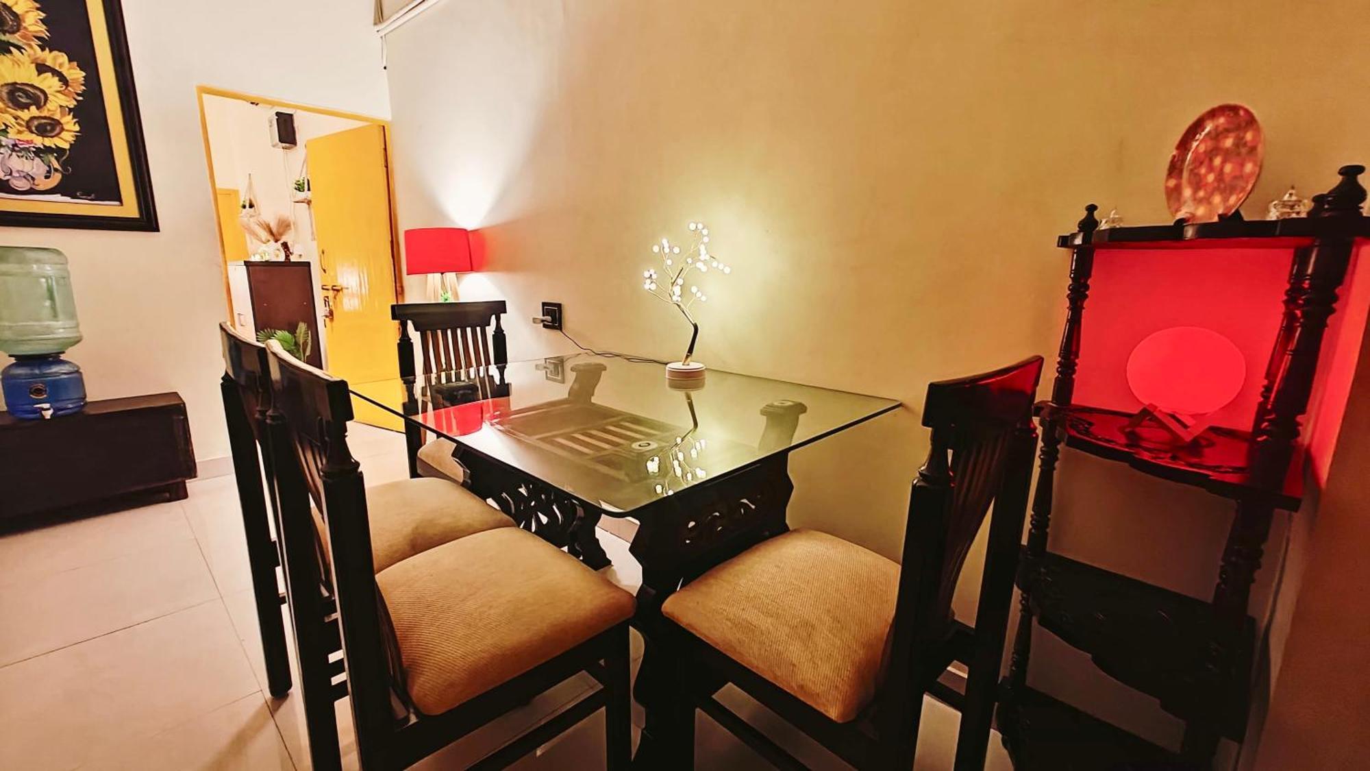 The Yellow House - Couple'S Getaway In Gomti Nagar- 1 Bhk Лакхнау Экстерьер фото