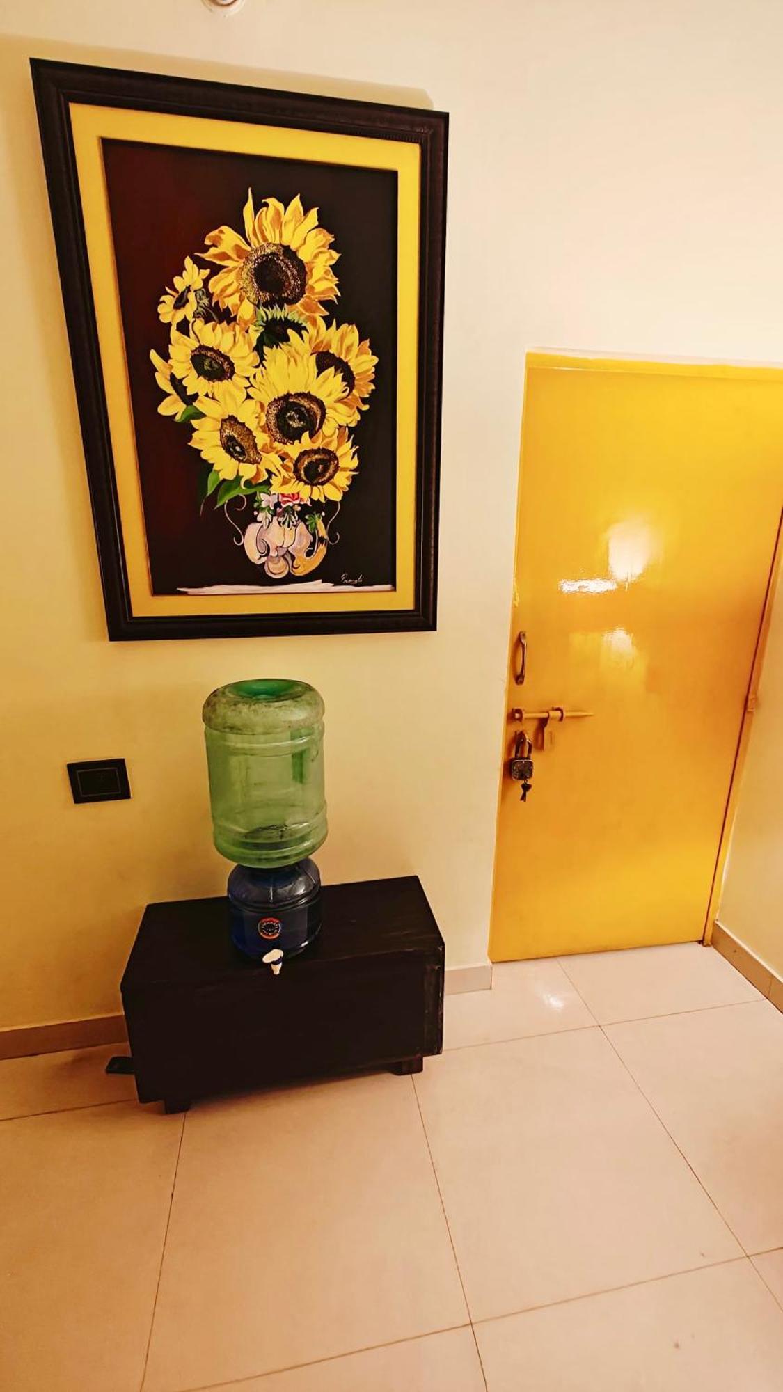 The Yellow House - Couple'S Getaway In Gomti Nagar- 1 Bhk Лакхнау Экстерьер фото