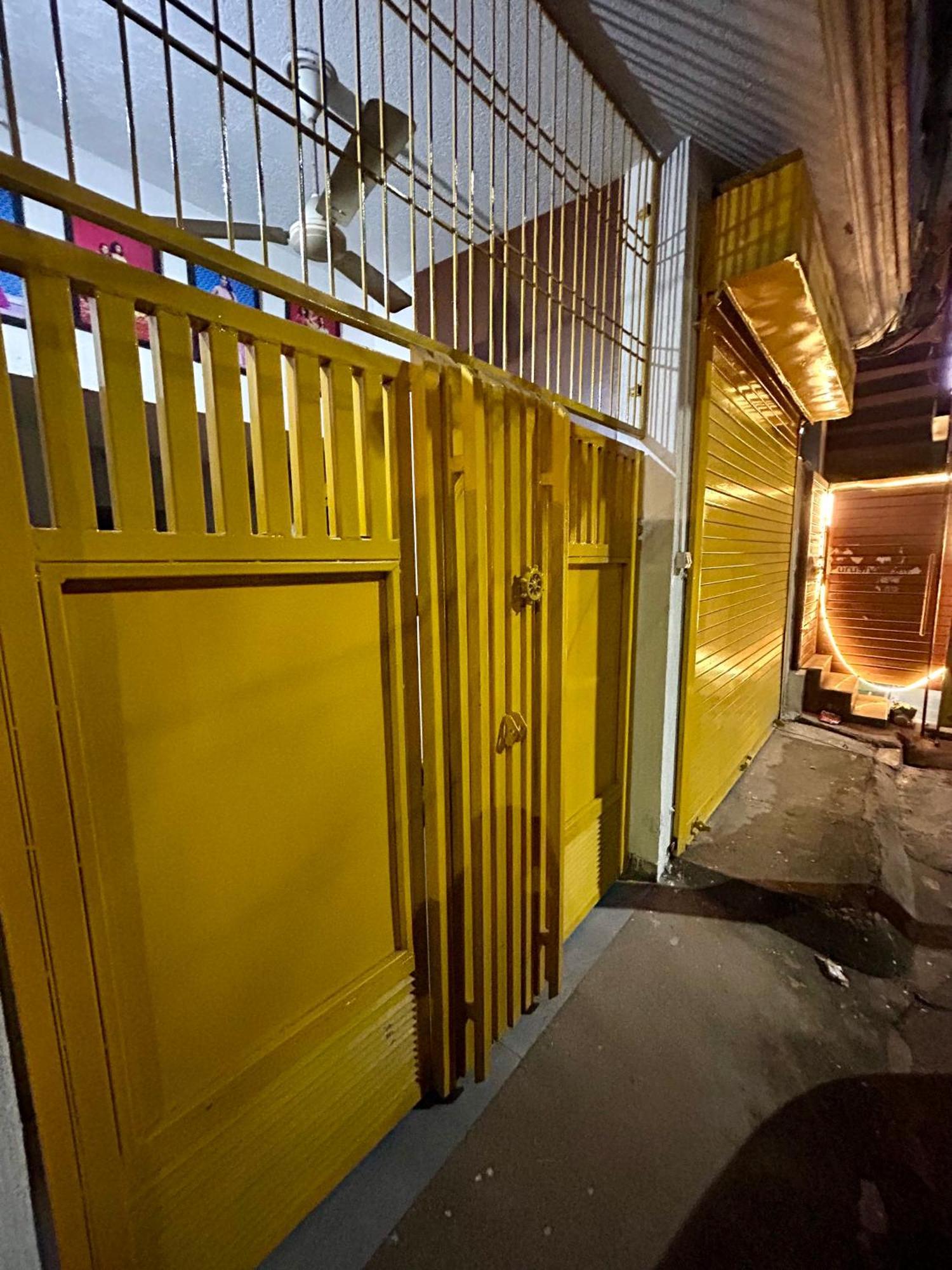 The Yellow House - Couple'S Getaway In Gomti Nagar- 1 Bhk Лакхнау Экстерьер фото